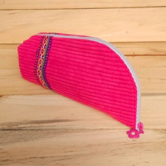 Trousse Ch’usay Éventail fuchsia en velours côtelé avec ruban tissé péruvien